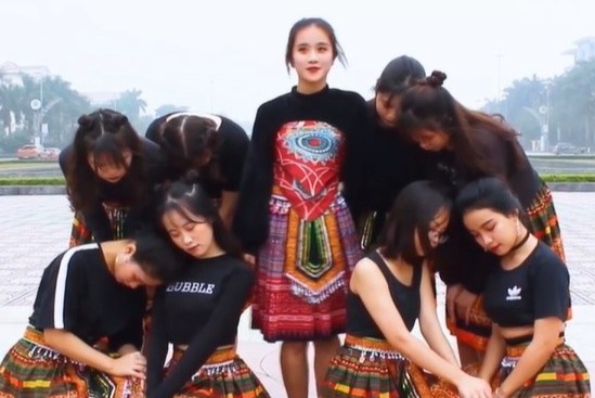 Nhom nu sinh Hung Yen cover 'Duyen am' duoc dan mang khen ngoi hinh anh