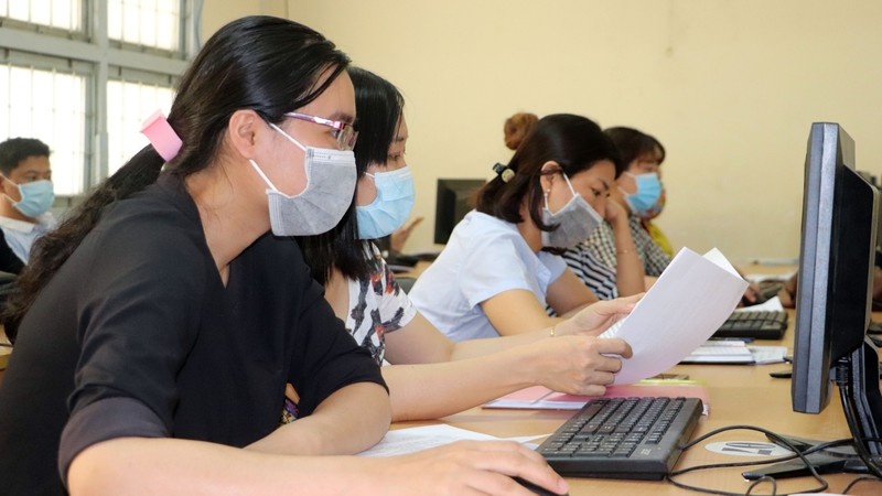 Hoc sinh Can Tho on bai qua mang, phong virus corona hinh anh