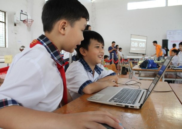 TP.HCM: Nhieu truong to chuc hoc bu vao thu bay, chu nhat hinh anh