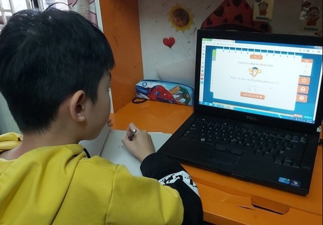 Phu huynh dong hoc phi ra sao khi con nghi vi dich Covid-19? hinh anh