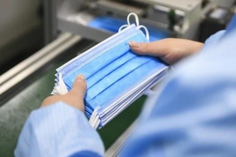 Thay giao bi kiem diem vi ban cho hoc sinh 3.000 dong mot khau trang hinh anh