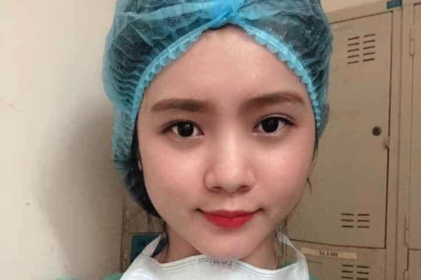 Nu sinh khoa Y tinh nguyen cham soc nguoi cach ly hinh anh