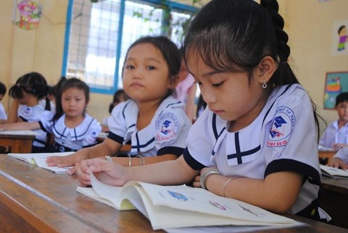 Da san sang trien khai thuc hien chuong trinh, SGK moi doi voi lop 1 hinh anh