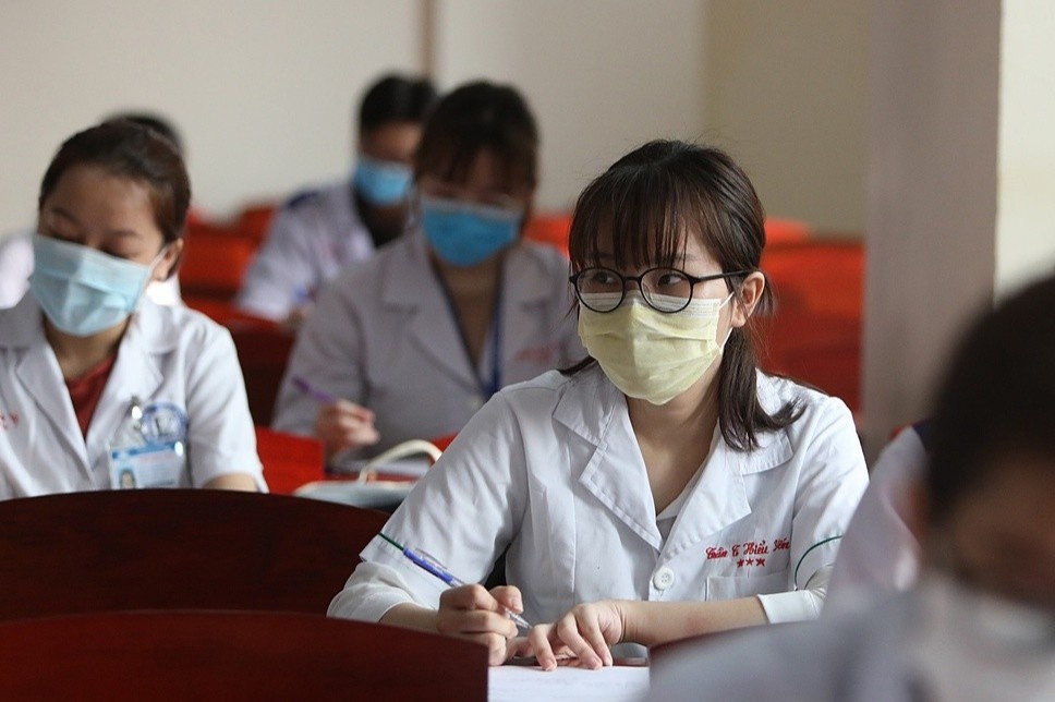 DH Y Duoc TP.HCM bat buoc sinh vien deo khau trang hinh anh