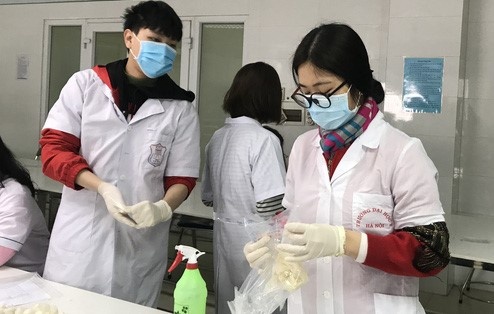 Sinh vien Y khoa nhap cuoc chong dich hinh anh