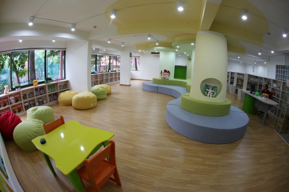 Giao vien mac Covid-19, mot truong o quan 10 cho nhan vien o nha hinh anh