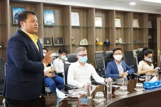 Truong dai hoc giam hoc phi va luong giao vien hinh anh