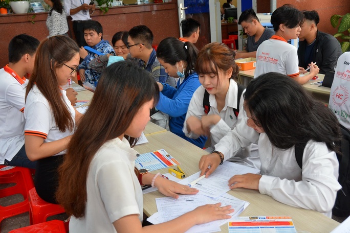 Nhieu dai hoc xet tuyen som, bo qua hoc ky cuoi hinh anh