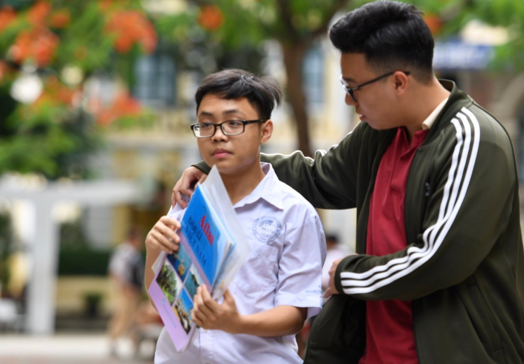 De thi minh hoa khoi xa hoi qua an toan, khong sang tao hinh anh