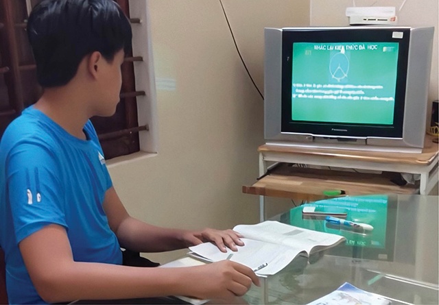 Hoc sinh Thua Thien - Hue tiep tuc nghi den ngay 19/4 hinh anh