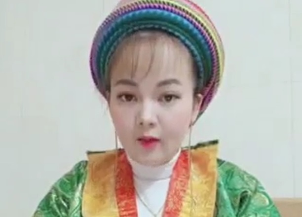 Co giao nguoi Mong huong dan dong bao phong chong dich hinh anh