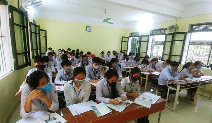 đeo khẩu trang đi học lại ảnh 3 deo khau trang di hoc lai anh 3