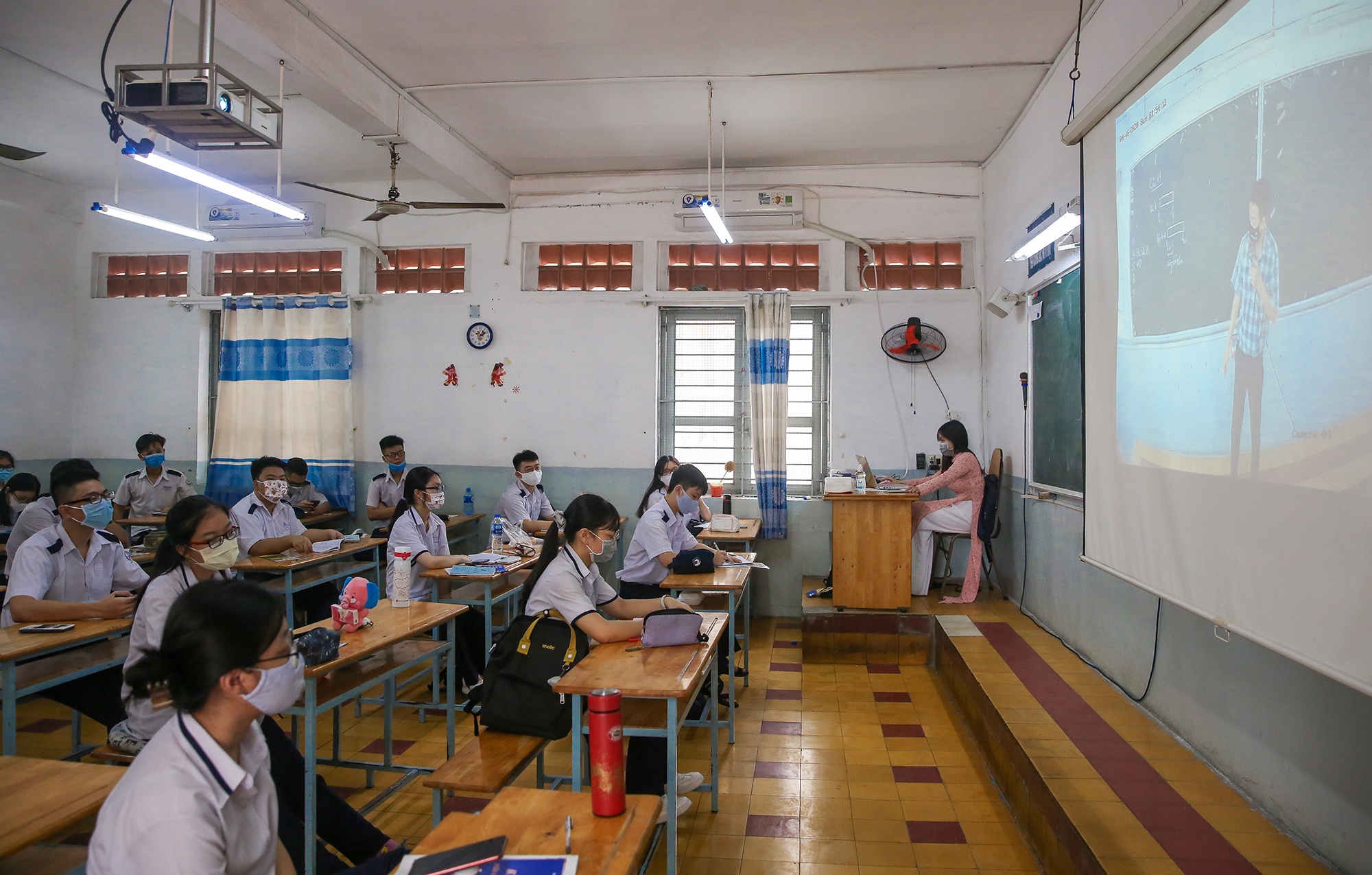 hoc sinh TP.HCM di hoc lai anh 9