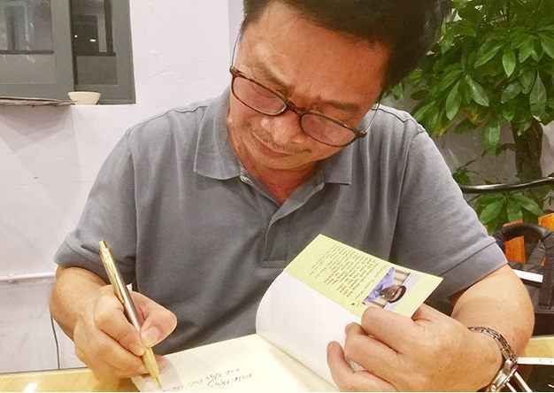 Tac gia bai tho 'Tam biet bup be' qua doi hinh anh