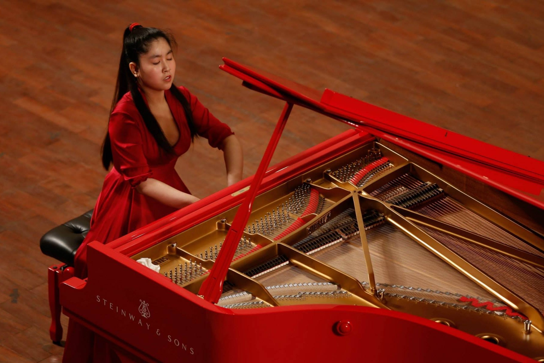 Nu sinh DH Bach khoa anh 1