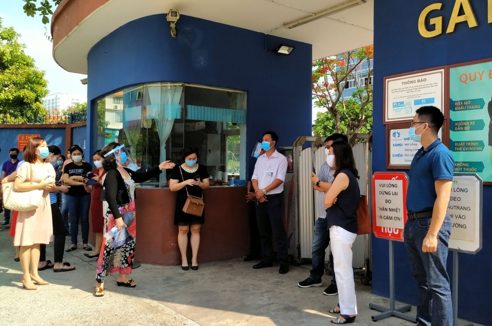 Phu huynh buc xuc vi loan thu hoc phi tai truong quoc te hinh anh