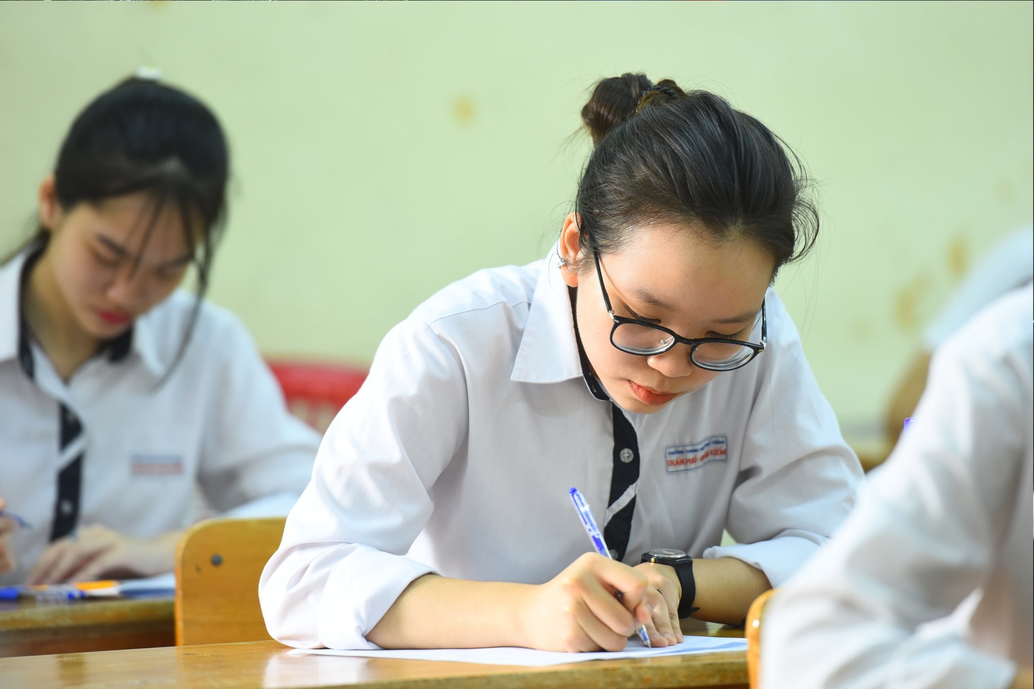 Truong dai hoc cho sinh vien thi lai khi truot hinh anh