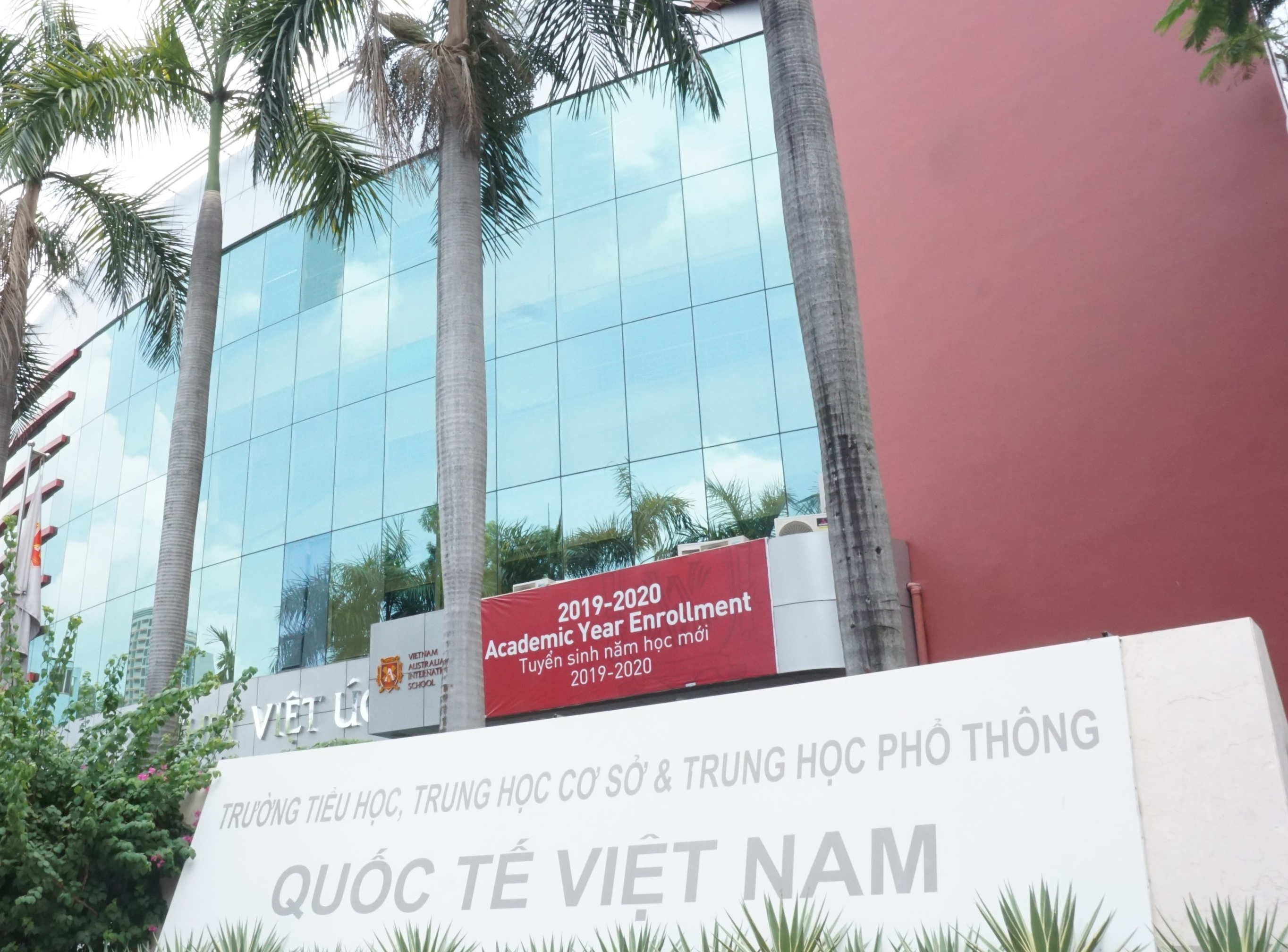 Phu huynh phan doi cach tinh hoc phi moi, truong Viet Uc noi gi? hinh anh