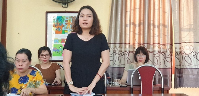 học sinh đứng dưới nắng ảnh 2 hoc sinh dung duoi nang anh 2