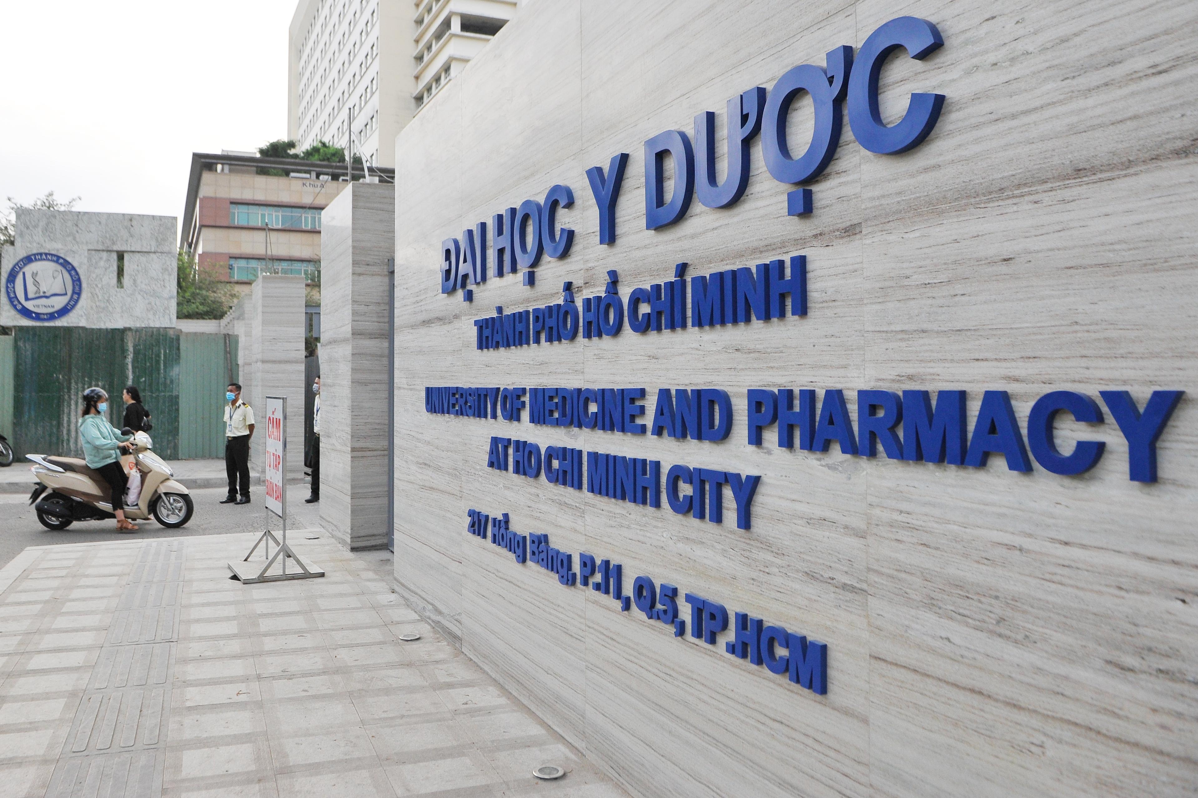 DH Y Duoc TP.HCM danh hon 15 ty dong cap hoc bong cho tan sinh vien hinh anh