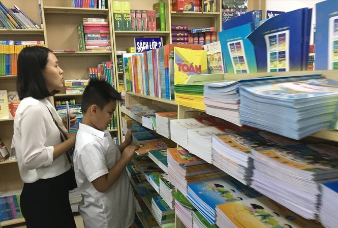 Khong nen bien soan them mot bo sach giao khoa hinh anh