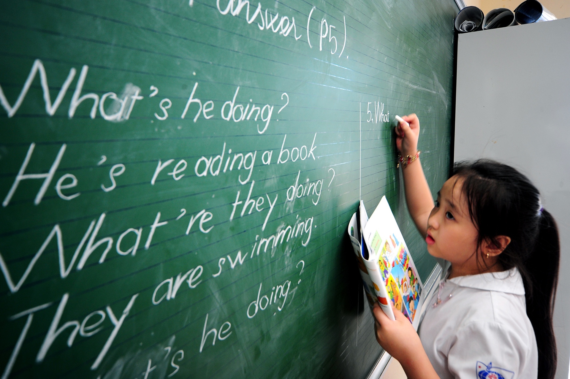 Bo GD&DT can nhac lui thoi gian tuu truong sat 5/9 hinh anh