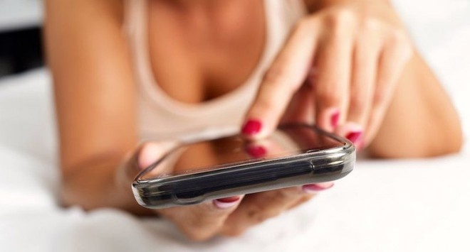 Nu sinh bi ep gui anh khoa than anh 2