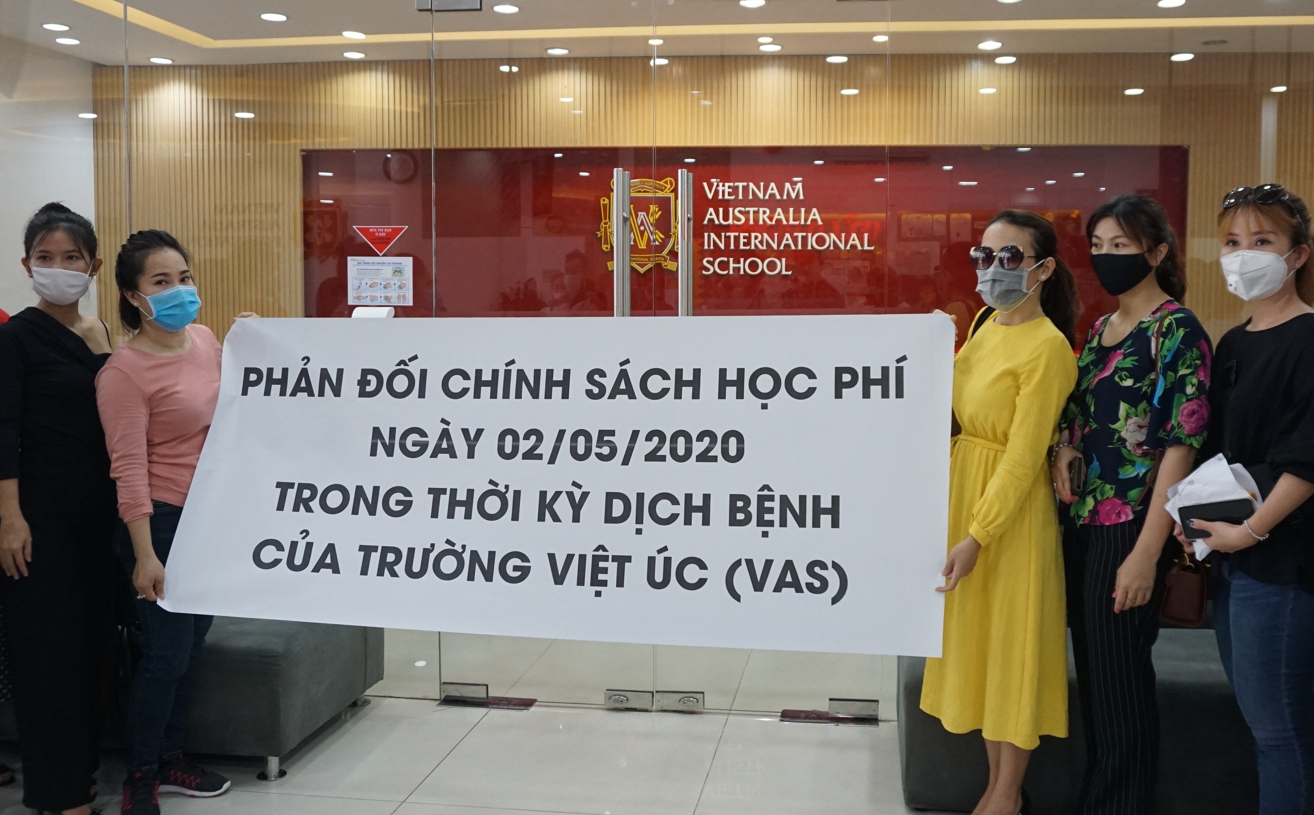 'Truong Viet Uc tu choi nhan 40 em vi bat dong hoc phi la trai luat' hinh anh