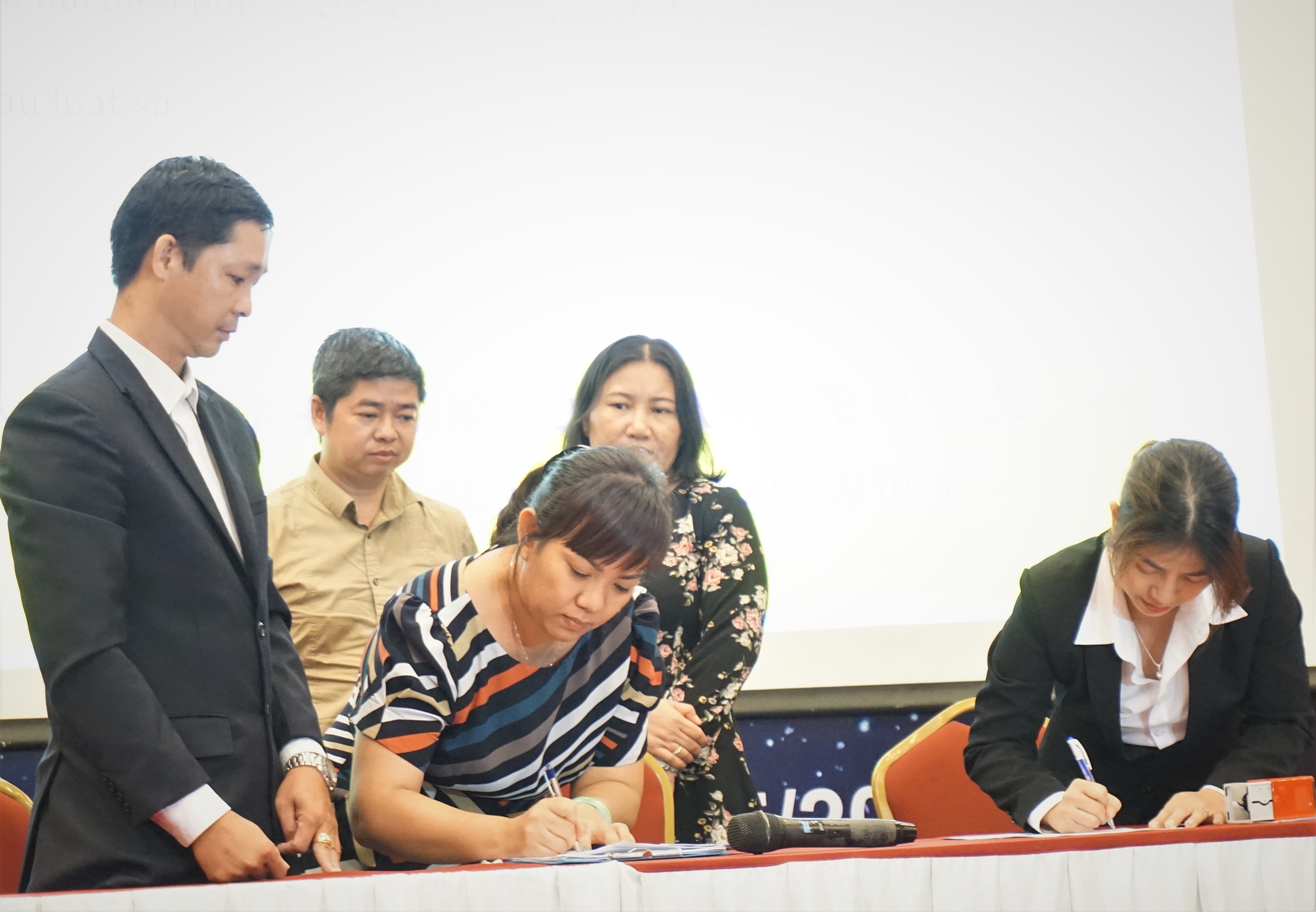 Viet Uc tu choi tiep nhan hoc sinh anh 2