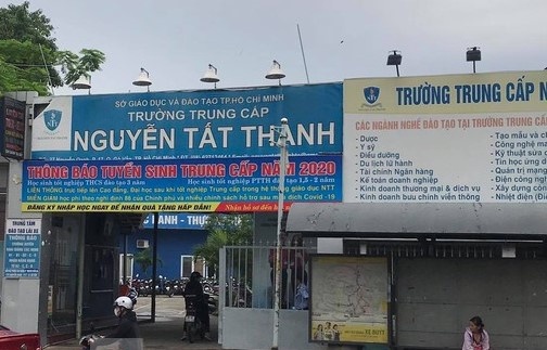 Nam hoc chua xong, sinh vien phai dong tien nam moi hinh anh