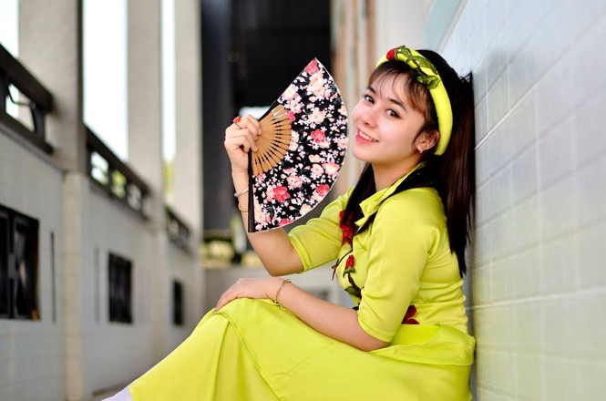 Nu giang vien DH Quoc gia TP.HCM lam Dai su Hoa binh hinh anh