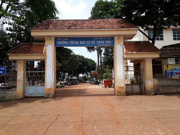 lo de thi hang ngan thi sinh thi lai anh 1