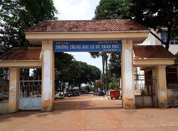 Lo dien nguoi lam lo de, hang nghin thi sinh phai thi lai o Pleiku hinh anh