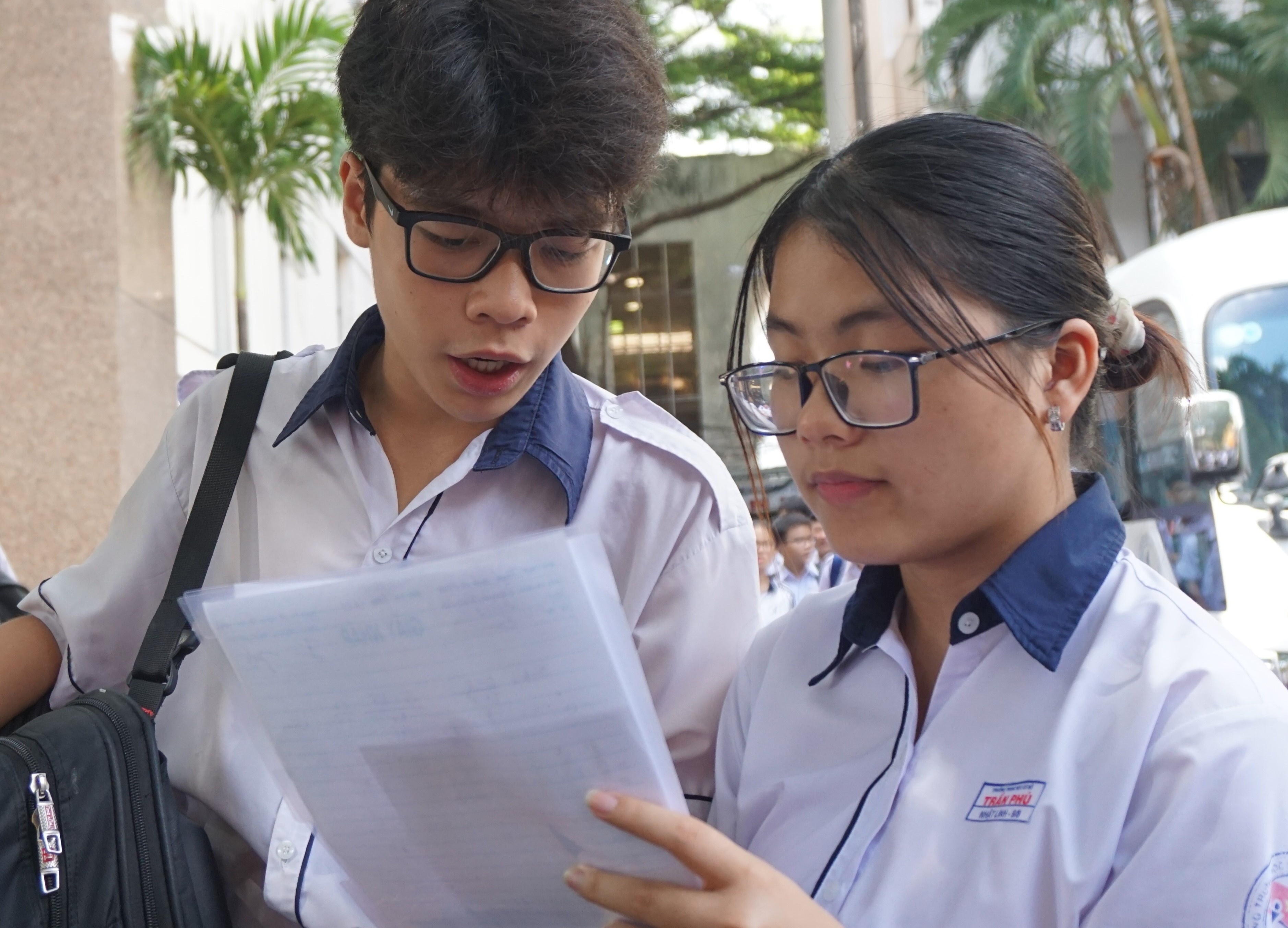 De thi Van lop 10 Pho thong Nang khieu TP.HCM hinh anh