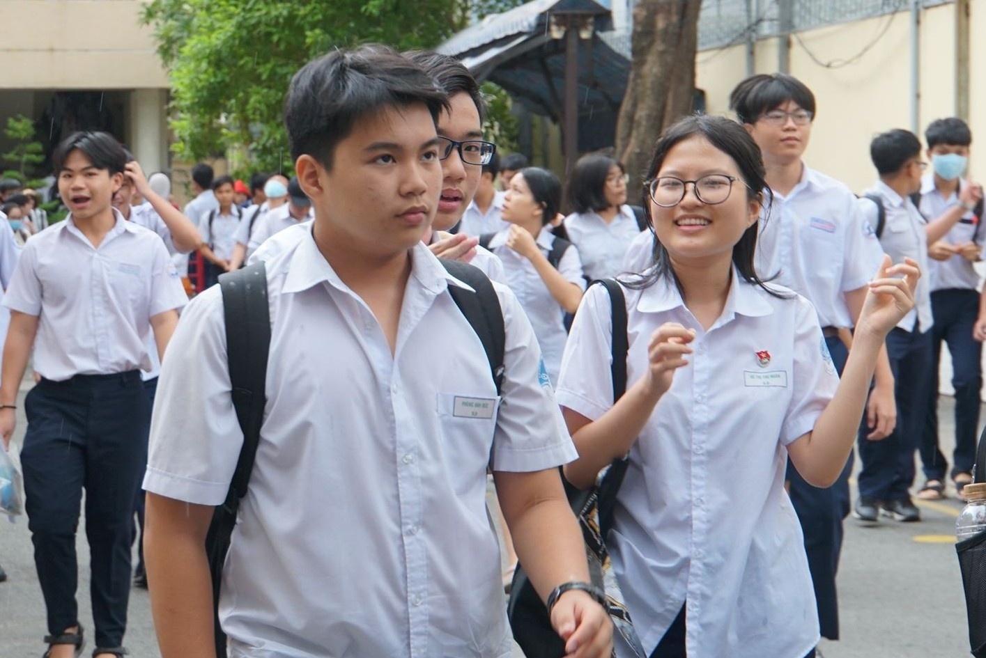 De thi Toan chuyen vao lop 10 truong Pho thong Nang khieu TP.HCM hinh anh