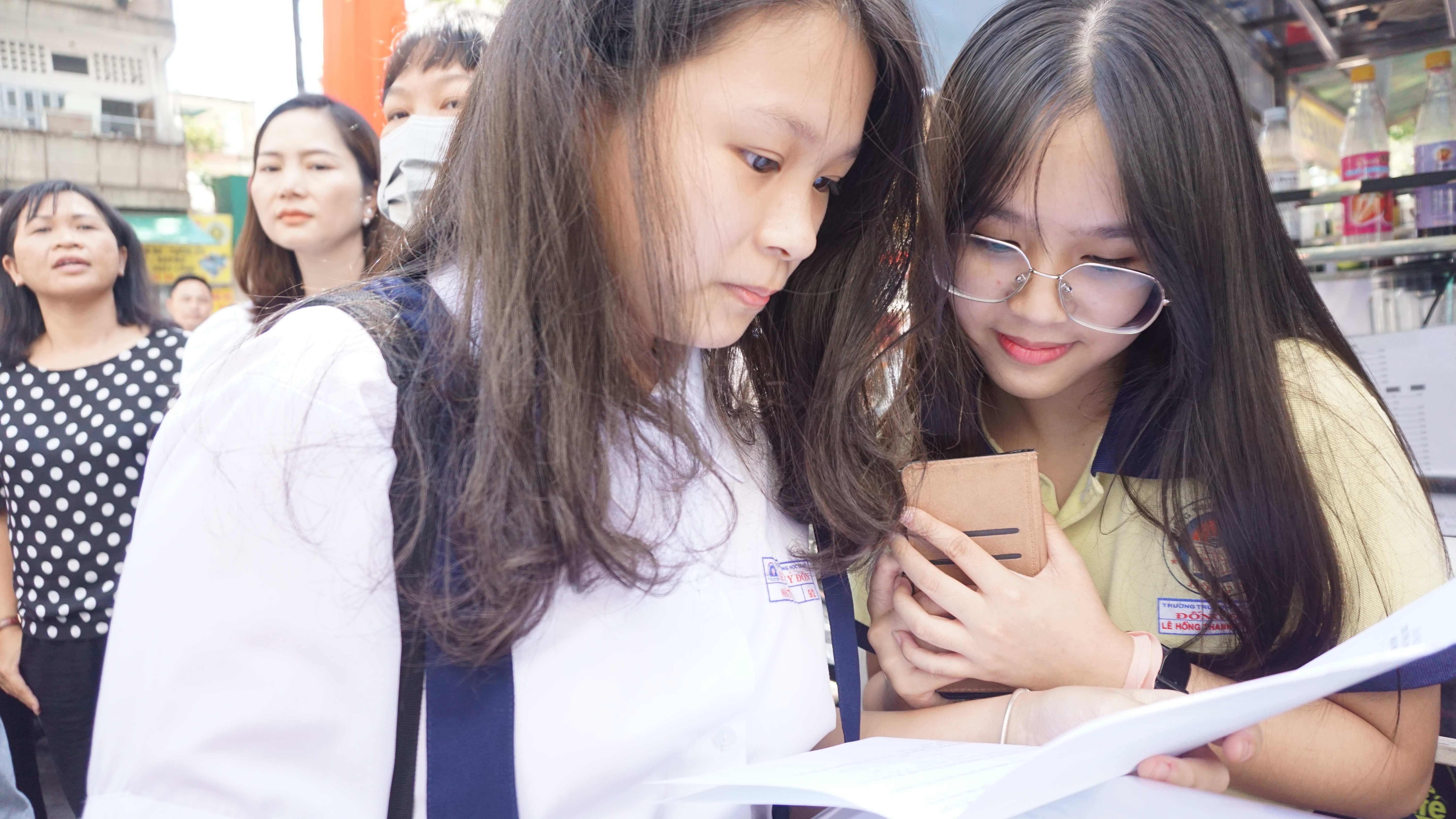 De thi Ngu van chuyen lop 10 truong Pho thong Nang khieu TP.HCM hinh anh