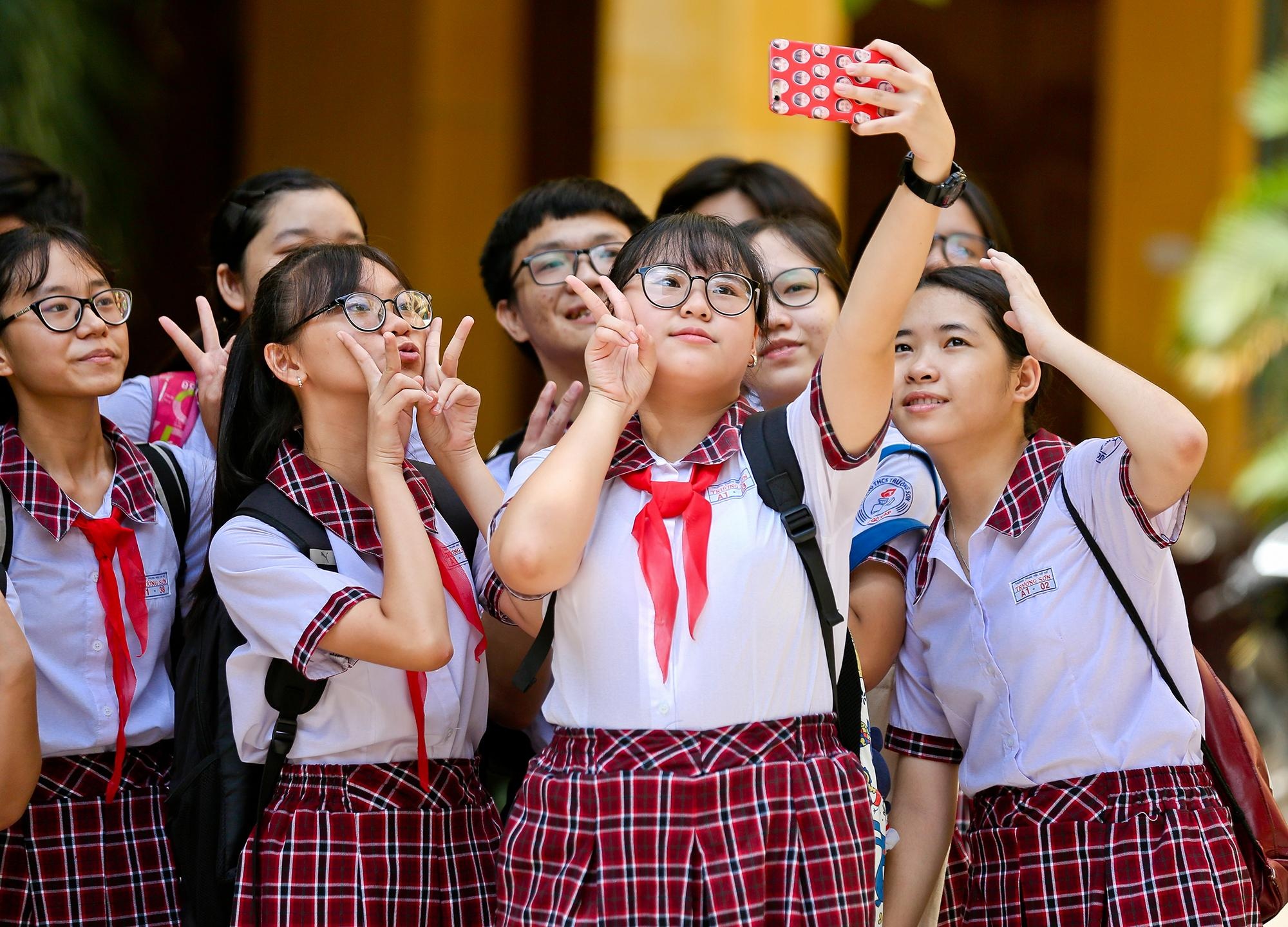 Thi lop 10 TP.HCM anh 3