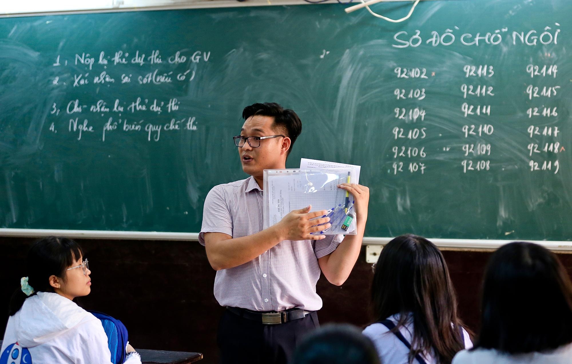 Thi lop 10 TP.HCM anh 8