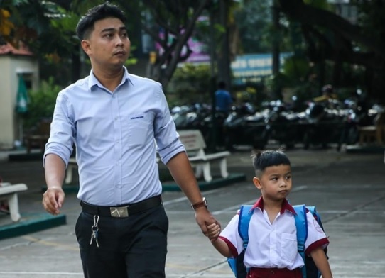 82.000 luot dang ky online trong ngay dau tuyen sinh lop 1 o Ha Noi hinh anh