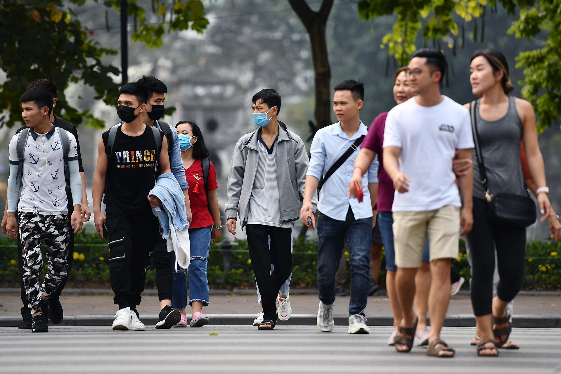 Dai hoc dau tien tai TP.HCM cho sinh vien nghi vi dich Covid-19 hinh anh