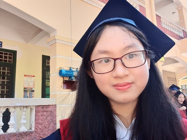 Nu sinh do thu khoa lop 10 voi 2 diem tuyet doi hinh anh