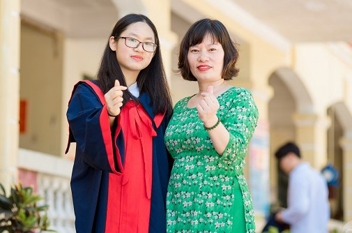 nu sinh thu khoa lop 10 anh 2