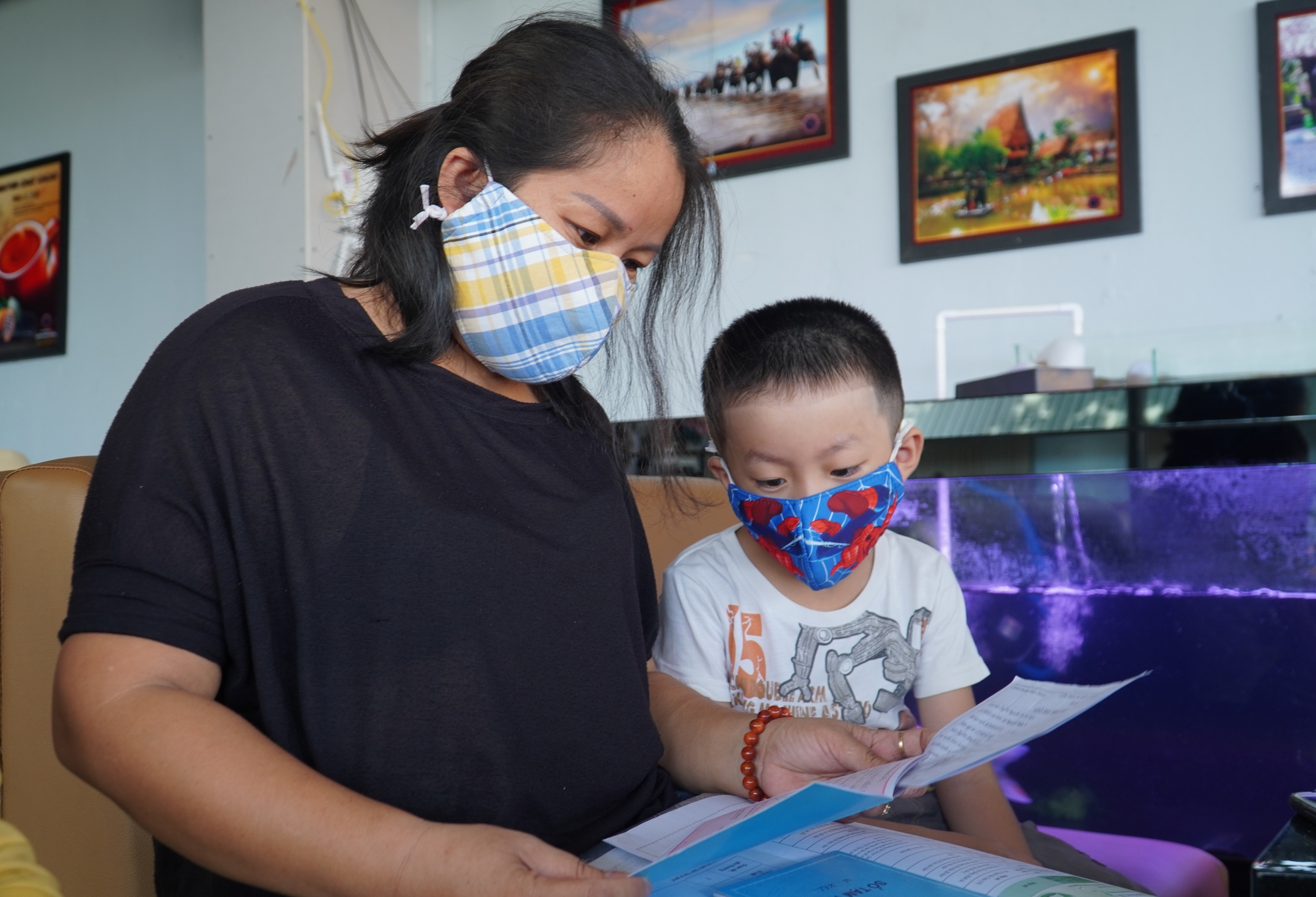 hoc sinh lop 1 TP.HCM khong duoc di hoc anh 1