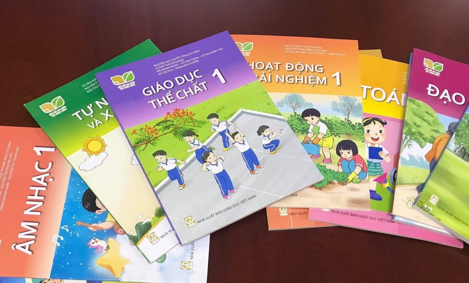 Truong khong ep phu huynh mua 800.000 dong tien sach, vo hinh anh