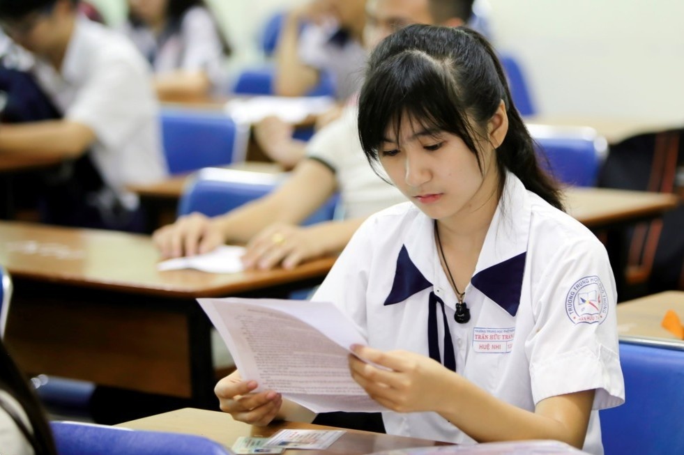 Diem chuan DH Kinh te - Tai chinh TP.HCM tang cao nhat 6 diem hinh anh