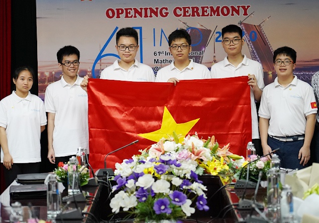 Lan dau tien hoc sinh lop 10 doat huy chuong vang Olympic Toan quoc te hinh anh