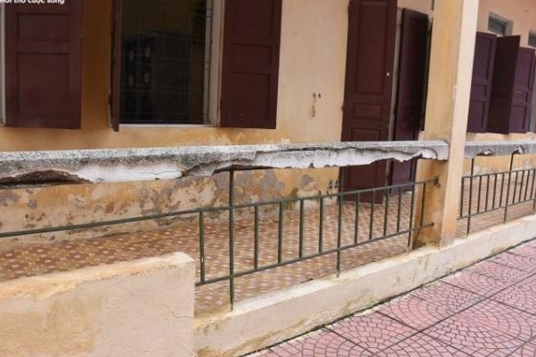 Truong tieu hoc o Hai Phong xuong cap tram trong hinh anh