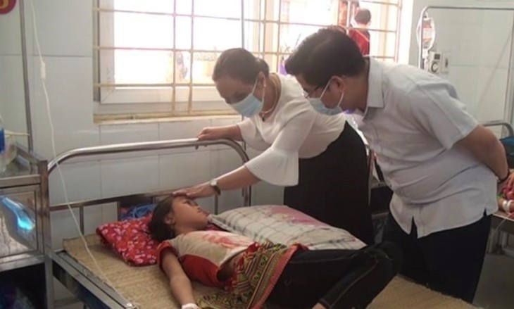56 hoc sinh Lao Cai nhap vien sau bua an tai truong hinh anh