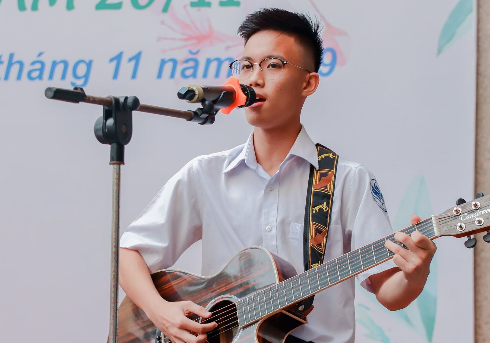 Nam sinh viet ca khuc ve 13 chien si hy sinh tai Rao Trang hinh anh