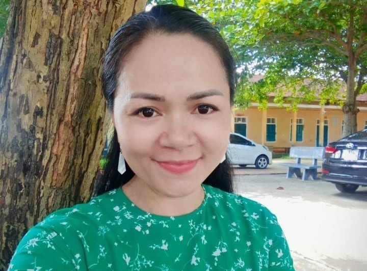 Co giao nhan hoc tro khong tang hoa 20/10 de ung ho mien Trung hinh anh